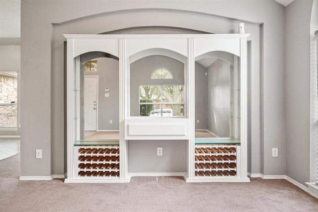 Photo - 7700 Glenoaks Dr