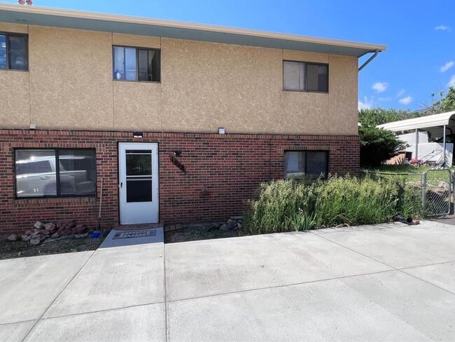 Building Photo - Newly remodeled 2bedroom 1 bath, includes ... Rental
