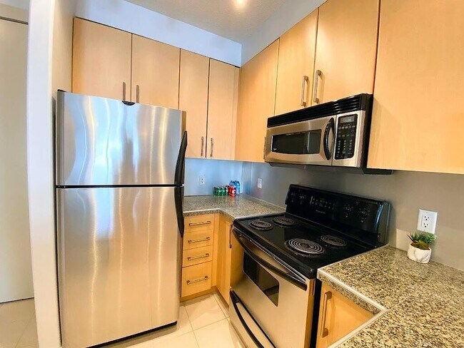 Photo - 830 Centre Ave NE