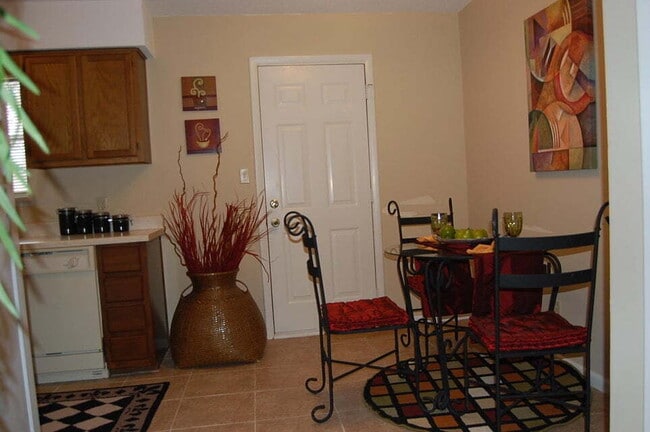 Photo - "Charming 2-Bedroom Apartment Retreat in M...