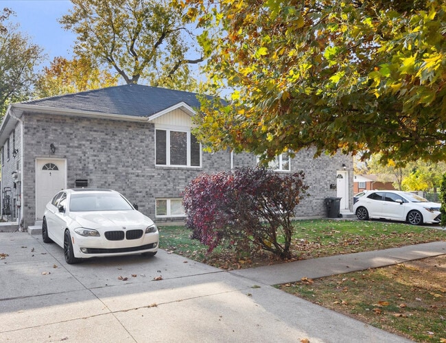 Building Photo - 635 Chippawa