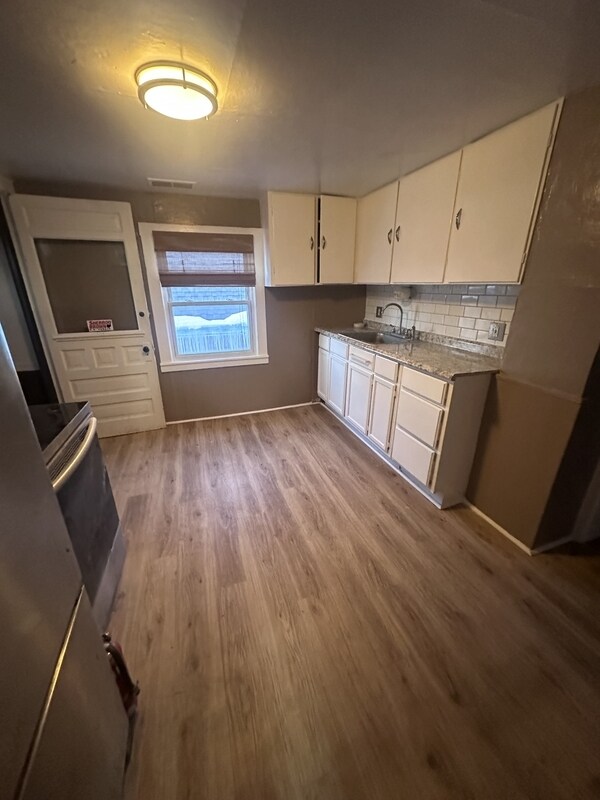 Photo - 2114 W 40th St