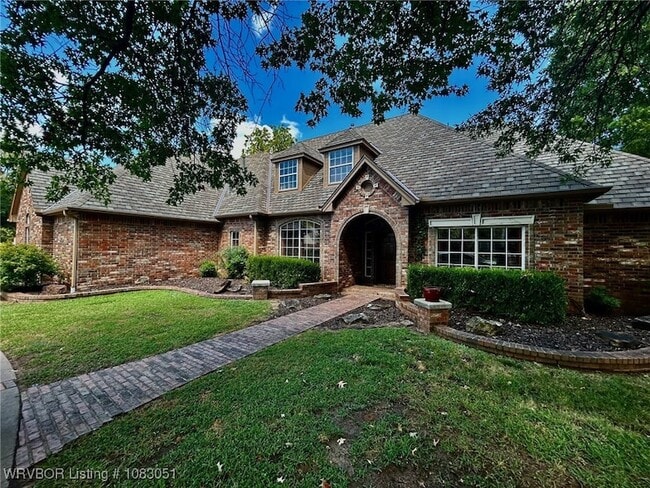 Building Photo - 1808 Oak Forest Dr Rental