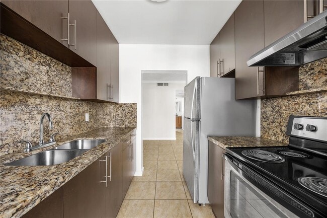 Photo - 5420 Hollywood Blvd Unit 202