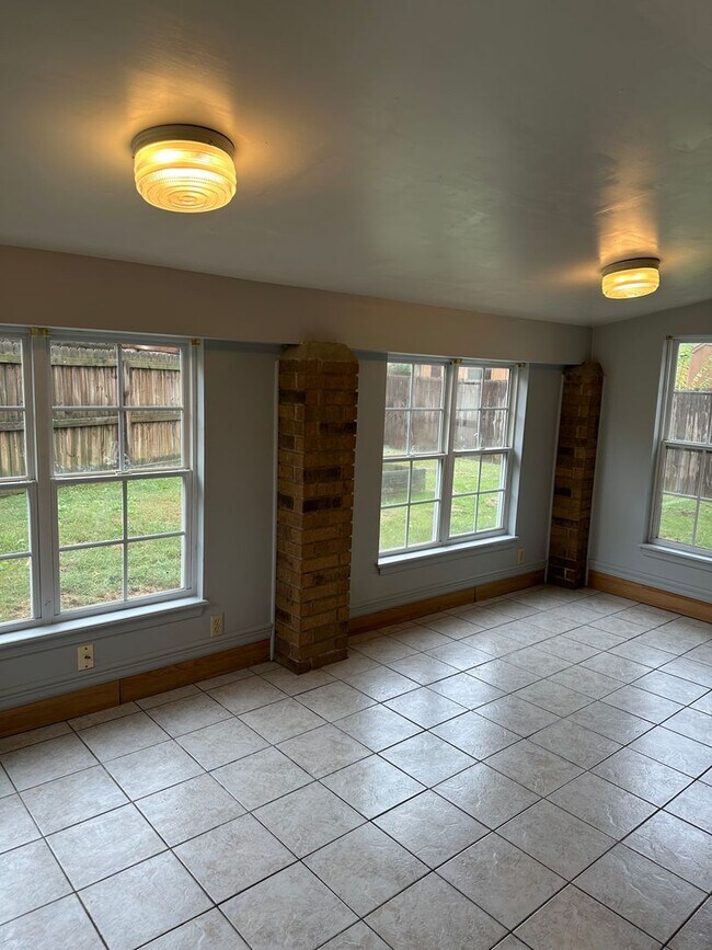 Photo - 3301 Erin Oaks Ct