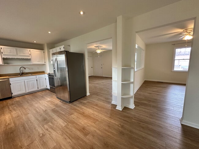 Photo - 310 Azalia Dr