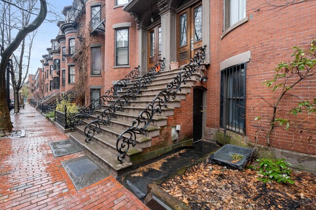 Photo - 182 W Brookline St Unit 2