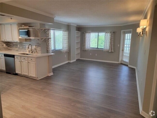 Building Photo - 795 Hammond Dr Unit 608 Rental