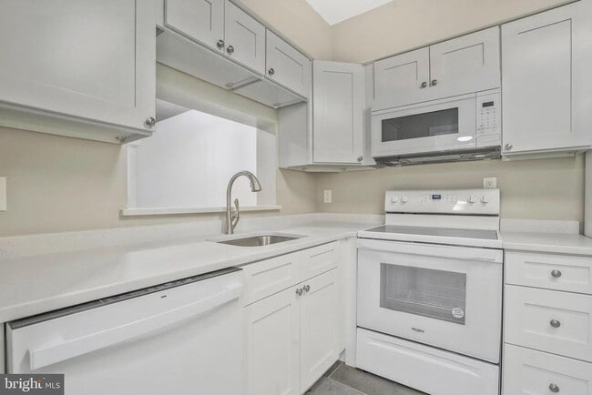Photo - 1805 Crystal Dr Unit 515S
