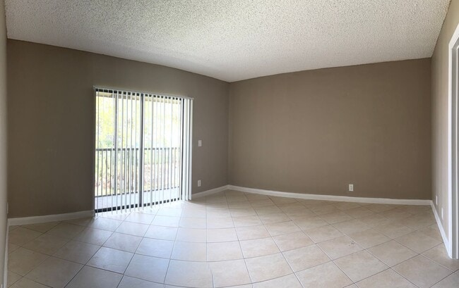 Photo - AFFORDABLE 2/2 IN CORAL SPRINGS! Great Location + Amazing Specials! Unit 11583-B2 - Westmount