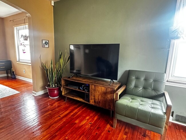 Photo - 1526 Edwards St