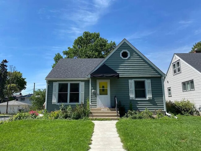 Building Photo - 5840 Pillsbury Ave