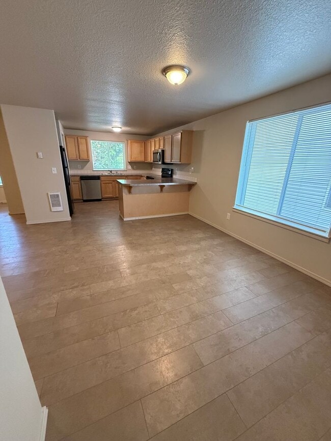 Photo - 3 Bedroom/2.5 Bath Home in Carter Park!