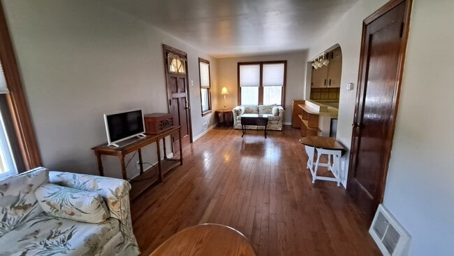 Photo - 310 N La Salle Ave