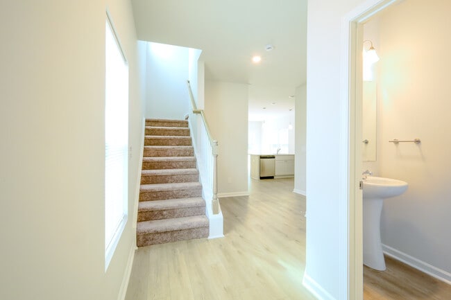 Entryway - 1510 Alvin Pond Dr