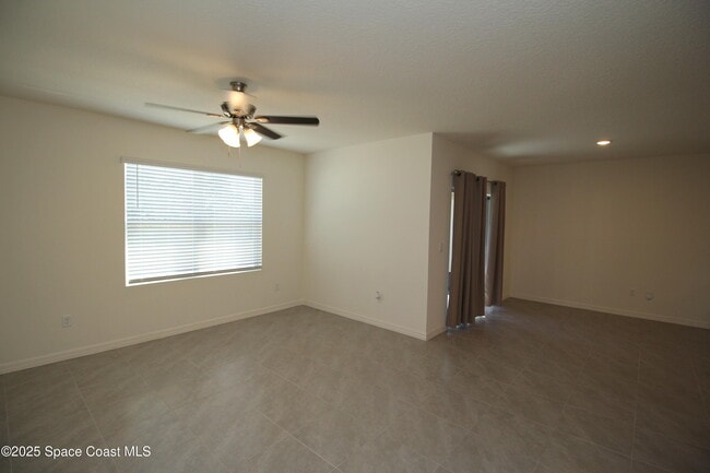 Photo - 4887 Barr St