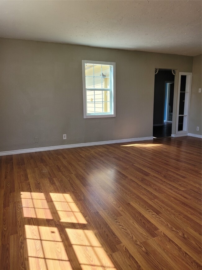 Photo - 500 Bluebonnet Dr