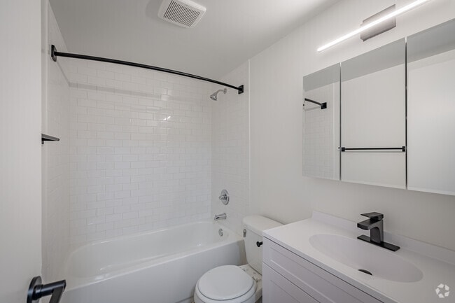 2BR, 1BA-723SF - Bristol - Bathroom