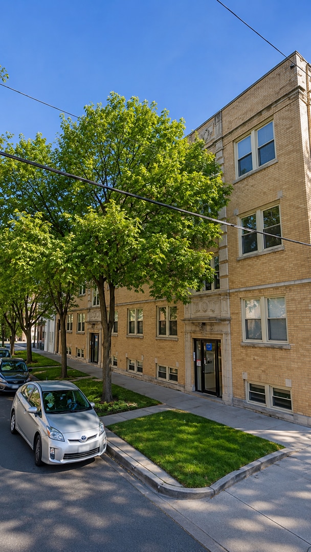 Building Photo - Beautifully Updated 2-Bedroom Condo with Natural Light
