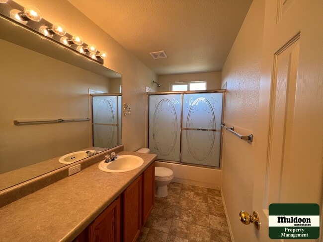 Photo - Stunning 3 Bedroom Home with lots of space and a beautiful fenced back yard -