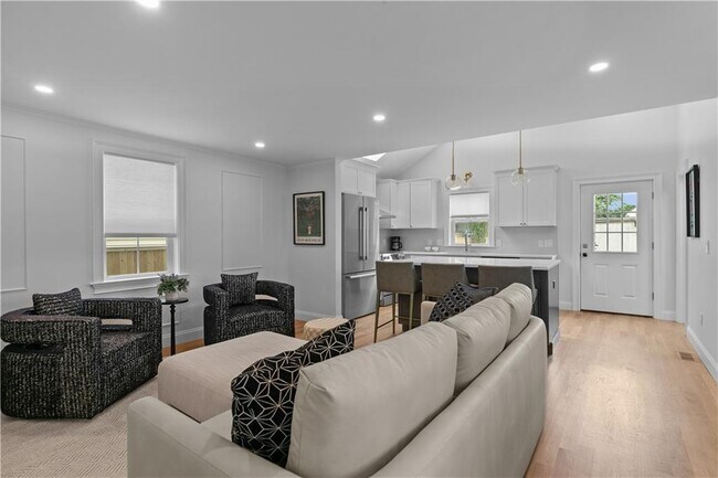 Photo - 34 E Bowery St