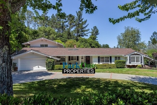 Building Photo - Amazing Moraga Home with incredible lot!