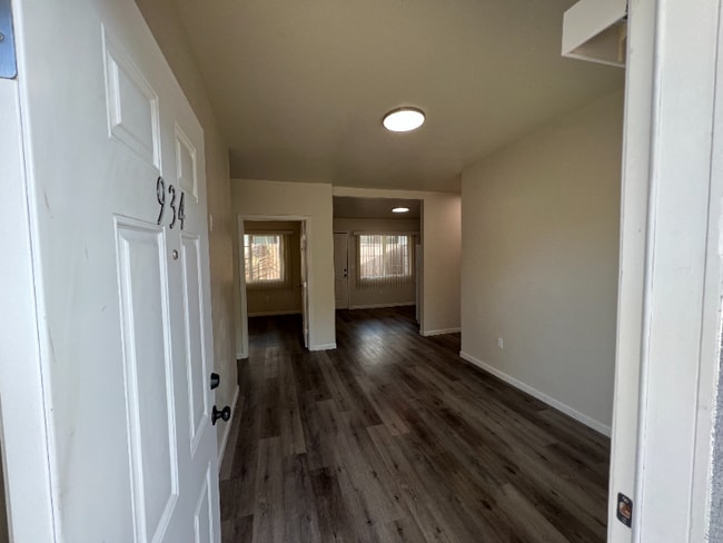 Building Photo - 934 N Van Ness Ave