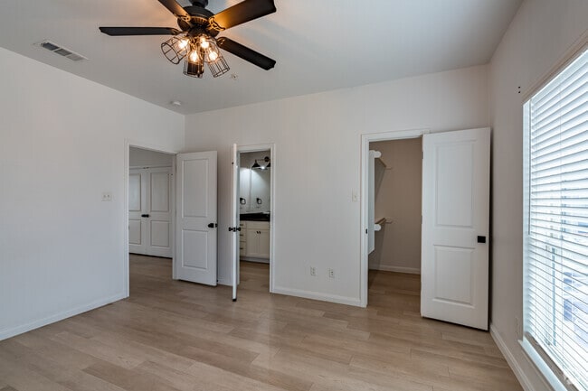1BR, 1BA - 800SF - Bedroom
