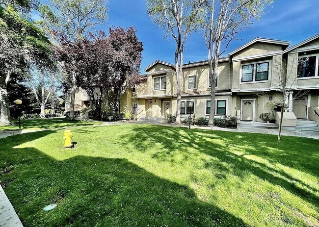 Photo - 959 La Mesa Terrace