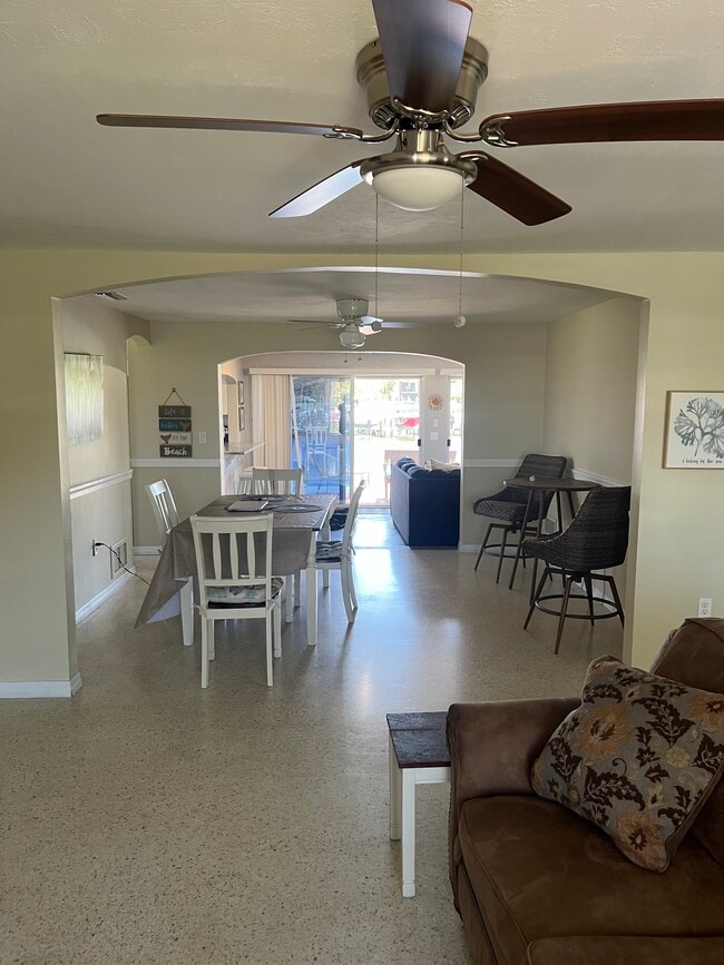 Photo - 24 Oakwood Dr N