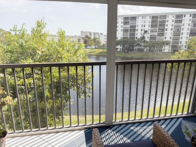 Photo - 2222 N Cypress Bend Dr Unit 403