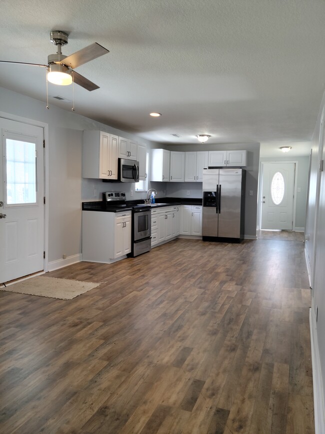 Kitchen w/ appliances - 13594 Hamilton St NE House