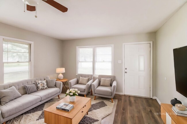 Photo - 1108 W Camp Cir