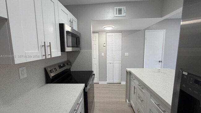 Photo - 5731 NW 37th St Unit 322