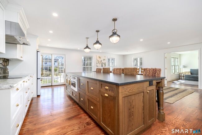 64 Sanford Ln