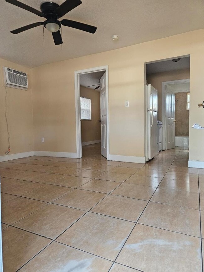 Photo - 1000 E Magnolia Ave