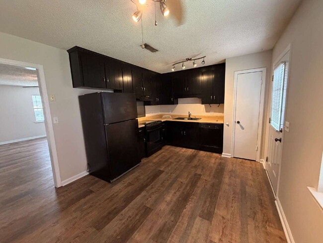 Photo - 2312 Creekwood Dr