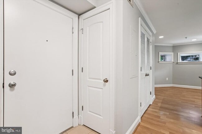 Building Photo - 1740 18th St NW Unit T2