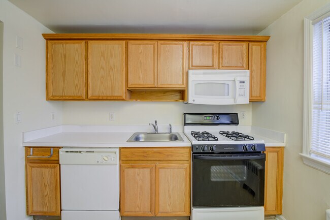 Kitchen - 4 Rm, 2 Bd, 1 Ba