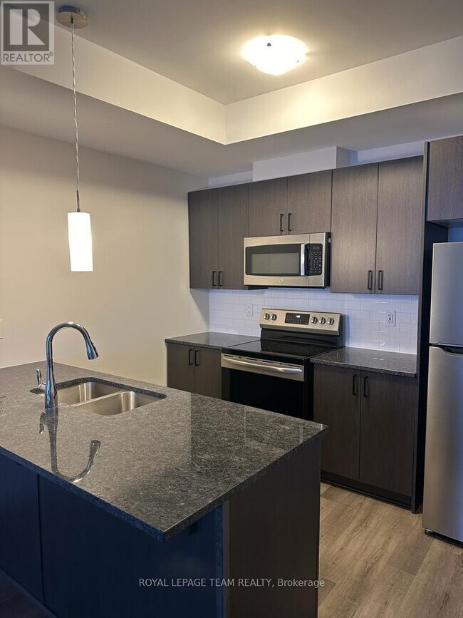 Photo - 537 Lourmarin Private