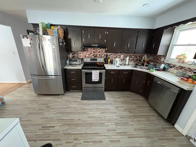 Building Photo - 16 Wilson Ave Unit 1