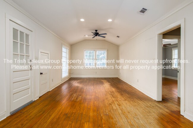 Photo - Large 2/1 Quiet Street