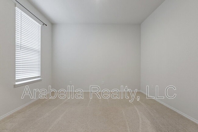 Photo - 440 Lynwood Gold