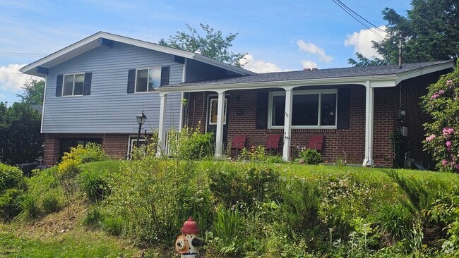 Building Photo - 1262 Onondago St Rental