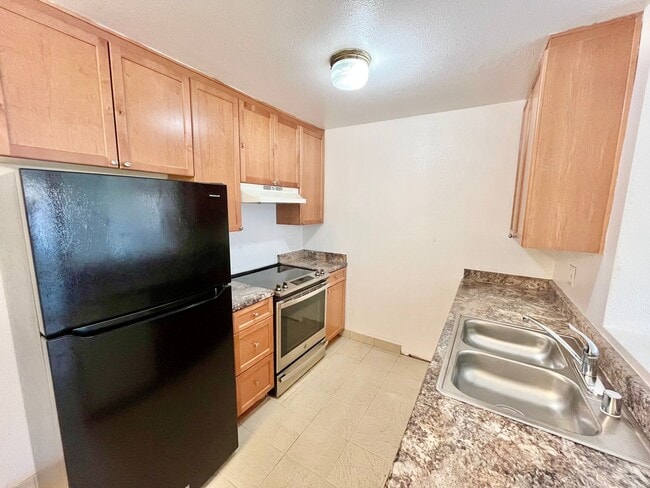 2BD/2BTH with Central A/C, Private Patio, ... - 2BD/2BTH with Central A/C, Private Patio, ... Condo Unit 02