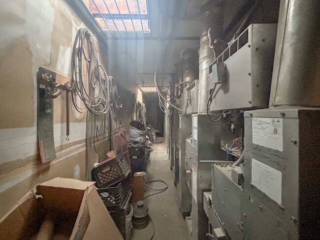 Photo - 2650 Diamond St