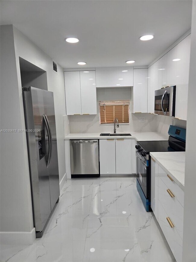 Photo - 700 S Hollybrook Dr Unit 207