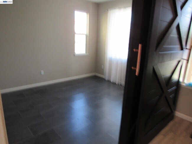 Photo - 607 Guild Rd