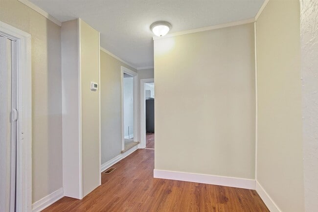 Building Photo - Charming 3 Bed, 1.5 Bath Home in York Pa!