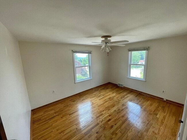 Photo - Updated 2 bed 1 bath apartment!
